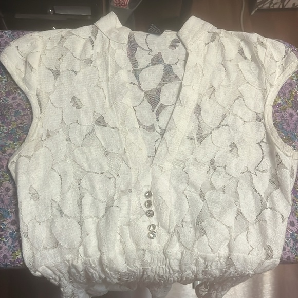 COTTON EXPRESS Women’s Size S Lace White with Diamond Buttons V-Neck Blouse $35 - Picture 10 of 11